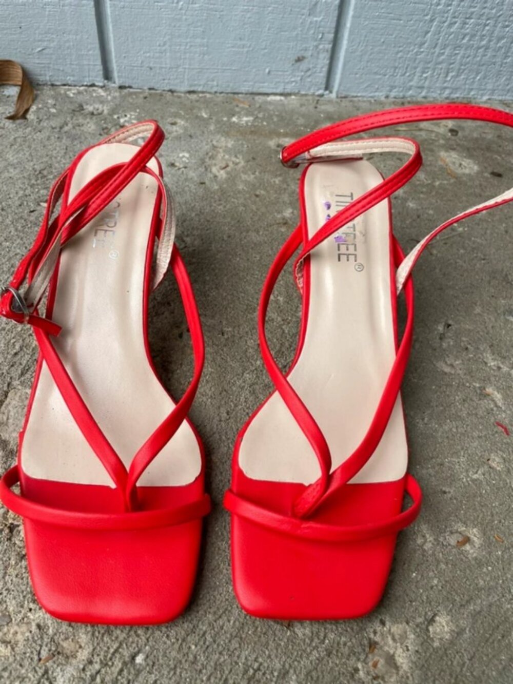 Red strappy kitten heels sandals with square toe